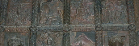 Cattedrale: dettaglio porte di bronzo