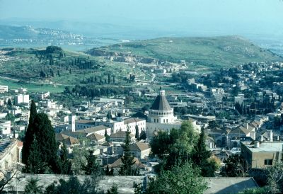 Nazareth. In primo piano la Basili dell'Annunciazione di Maria